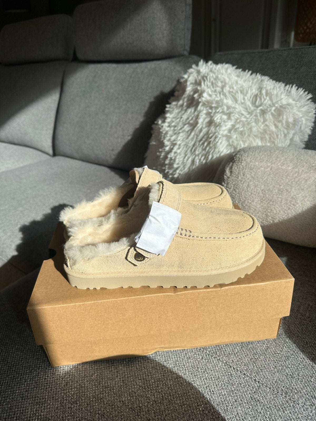 UGG Goldenstar Evelina-Klomp Licht Beige Maat 39, Ophalen of Verzenden, Nieuw, Overige kleuren