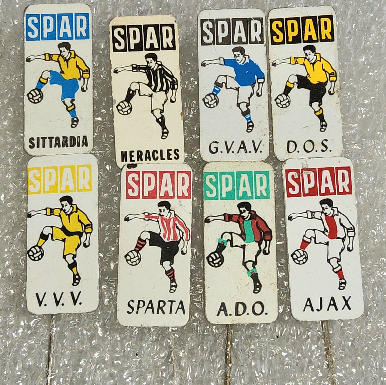 8 Vintage Spar Voetbal Speldjes - Diverse Clubs, Ophalen of Verzenden, Gebruikt, Sport, Speldje of Pin