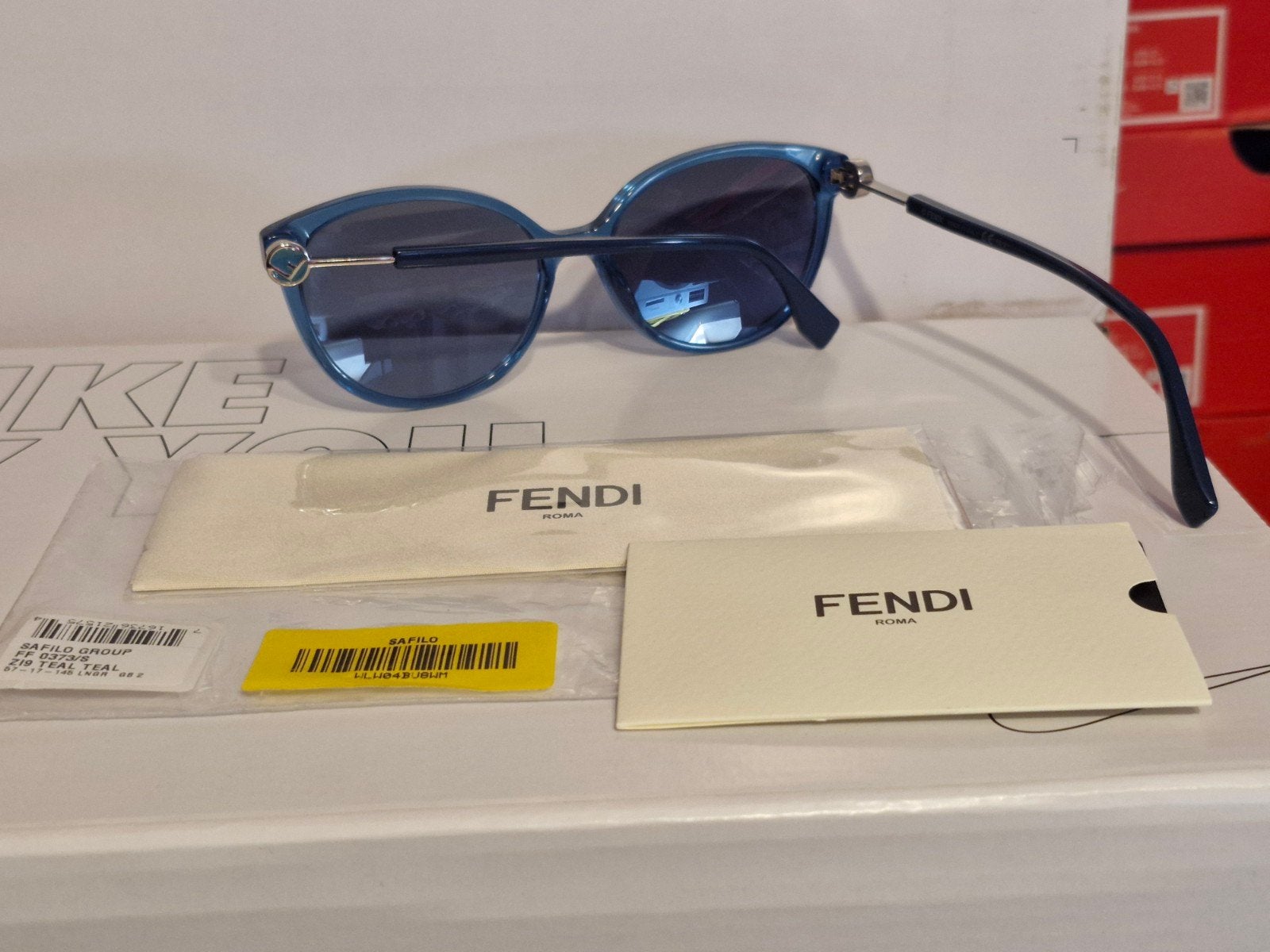 Originele Fendi Roma Zonnebril opvallende blauwe kleur!, Ophalen of Verzenden, Nieuw, Blauw, Overige merken