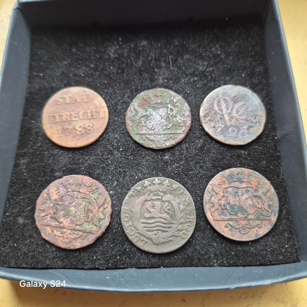 Set van 6 historische munten 5 duiten, 1 VOC munt, Postzegels en Munten, Verzenden, Vóór koninkrijk, Overige waardes, Setje