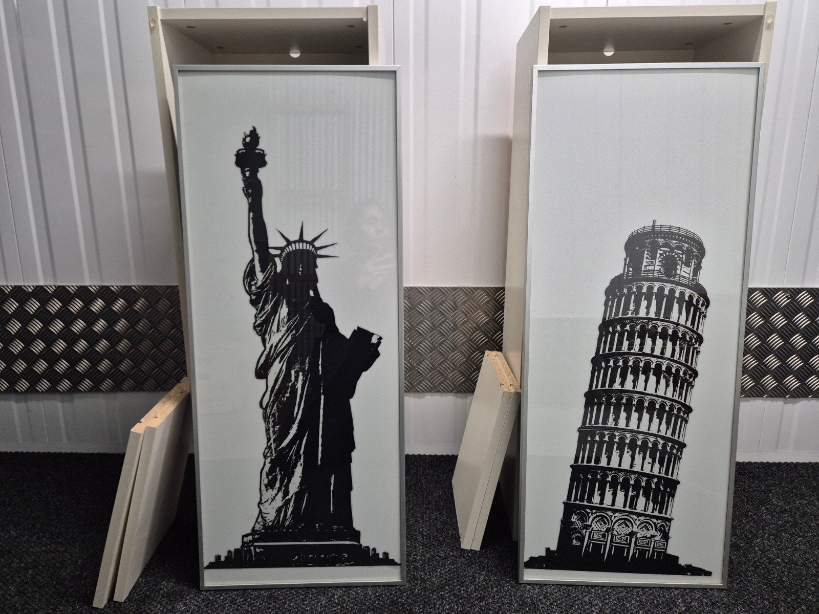 Ikea Billy boekenkast met metalen deuren., Ophalen, 100 tot 150 cm, 50 tot 100 cm, 25 tot 50 cm