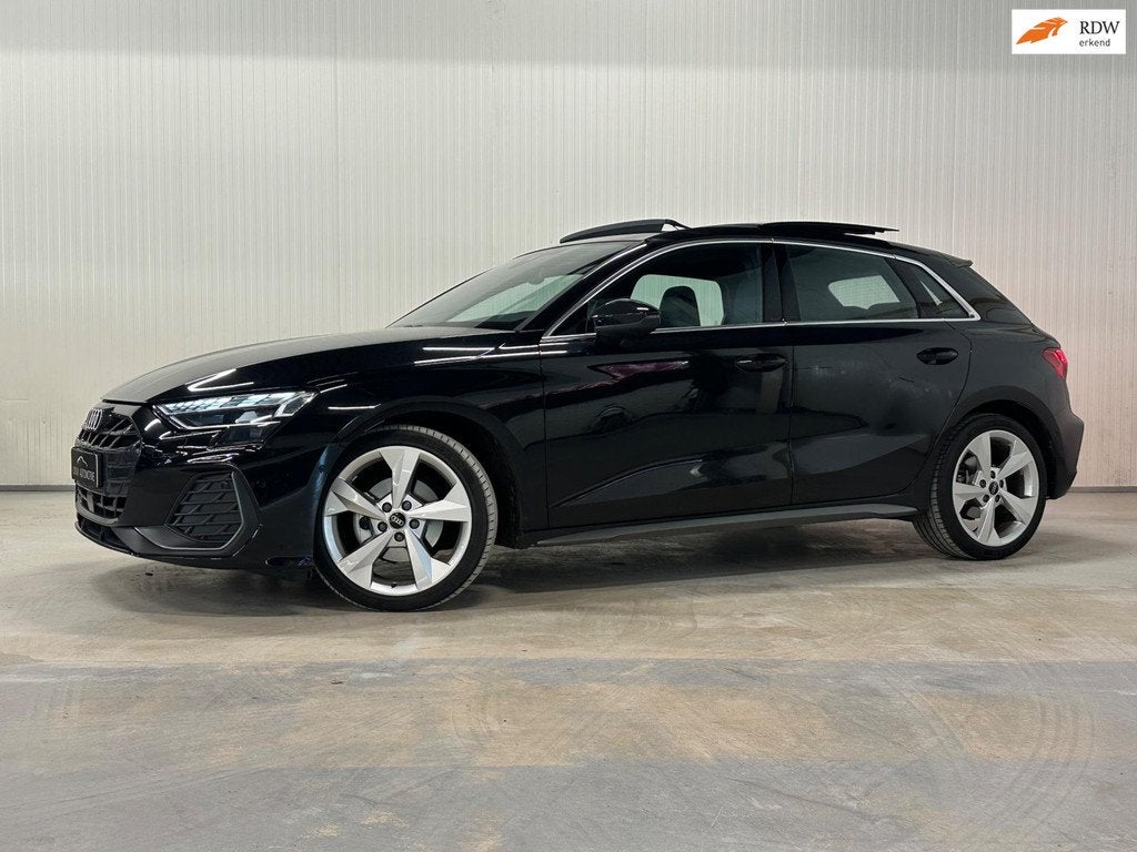 Audi A3 Sportback 35 TFSI S edition | PANO | S-LINE | SONOS, Auto's, Audi, 1300 kg, Euro 6, 4 cilinders, Zwart
