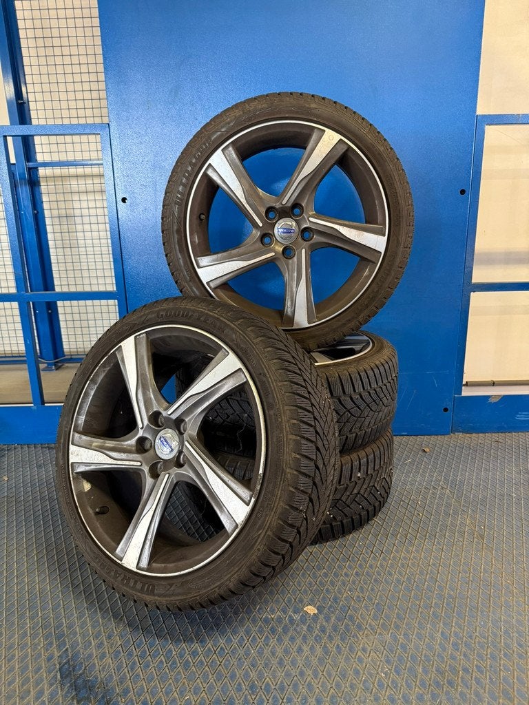18'' Ixion - V70 - Goodyear Ultra grip - 235/40 R18