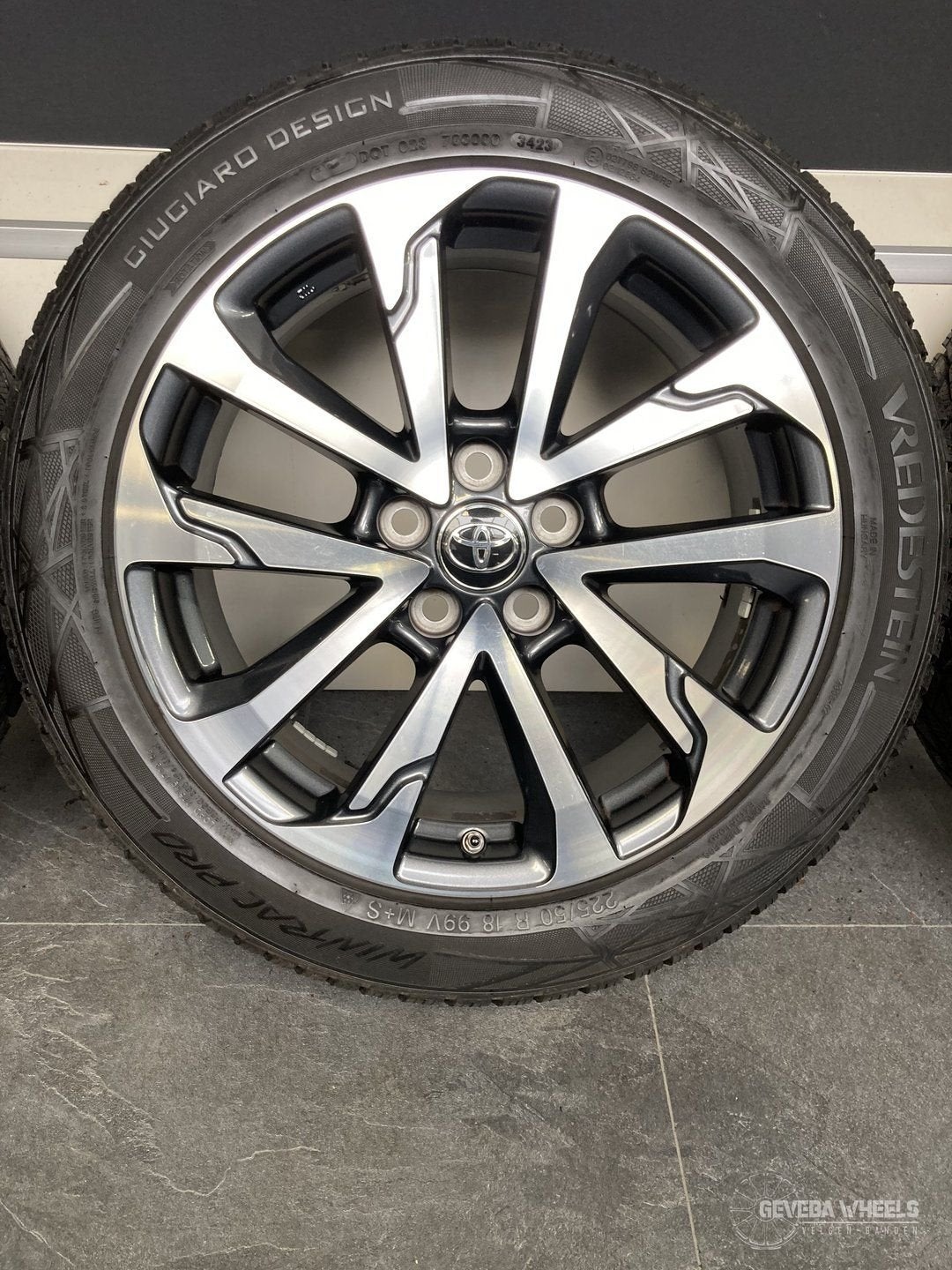18” originele Toyota Corolla Cross velgen + winterbanden CJR, 18 inch, Gebruikt, -, -