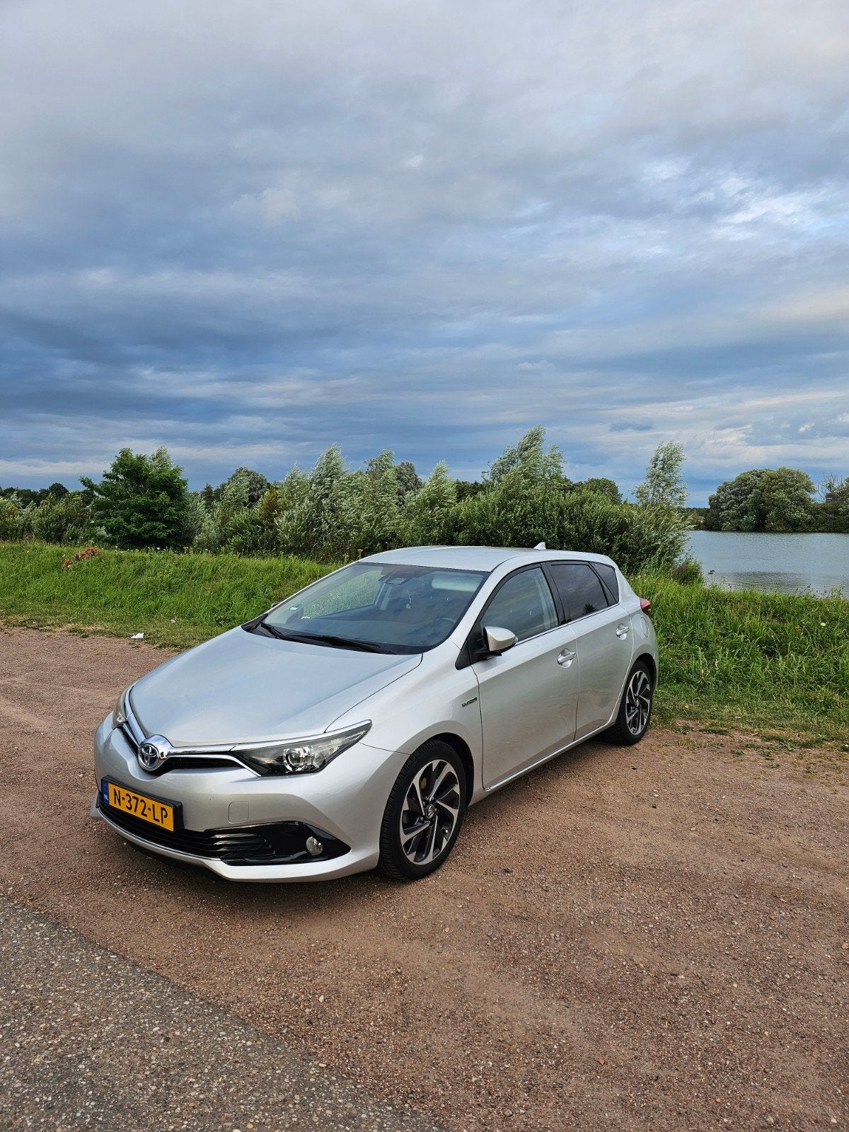 Toyota Auris 1.8 Hybrid 136pk CVT 2017 Grijs, Euro 5, Stof, Zwart, 4 cilinders