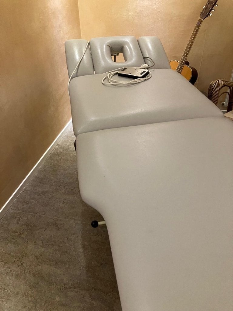 Elektrische behandeltafel Elmed creme, Sport en Fitness, Massageproducten, Ophalen, Gebruikt, Massagetafel