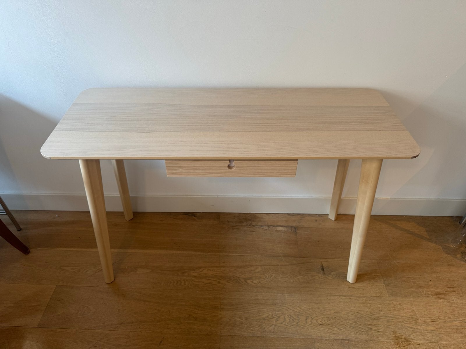 IKEA LISABO bureau desk 128x65 - Zo goed als nieuw, Scandinavisch, 128 cm, Ophalen of Verzenden, Zo goed als nieuw