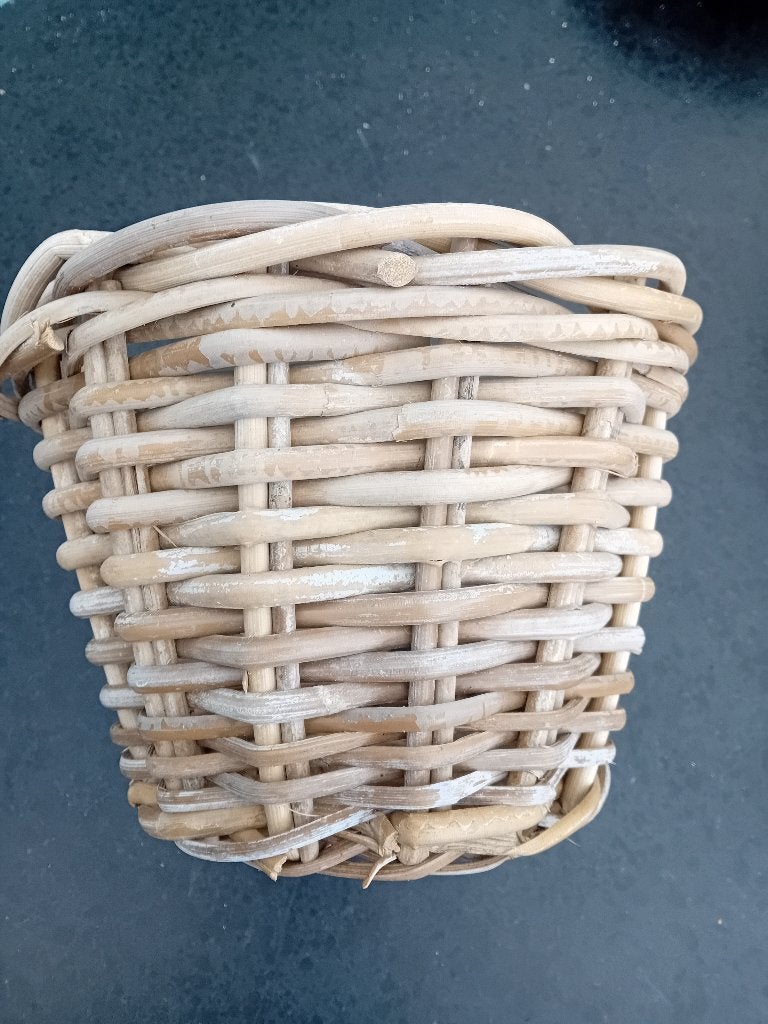 Wilgen mandje / wilgen takken / mand, Gevlochten, Mand, Rond, Ophalen of Verzenden