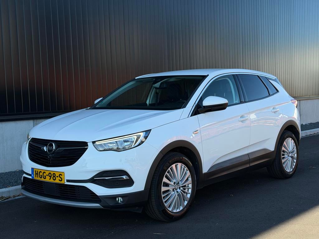Opel Grandland X 1.2 Turbo 130pk S&S Aut 2017 Wit, Stof, 1199 cc, Wit, 1200 kg