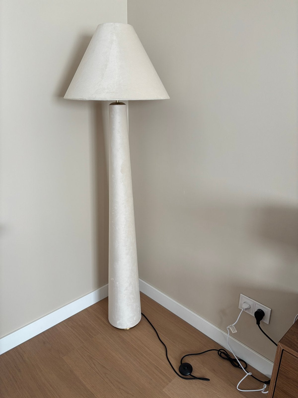 Vloerlamp Hella van Studio Livit - Beige Velvet, Ophalen, Gebruikt, Textiel, 150 tot 200 cm