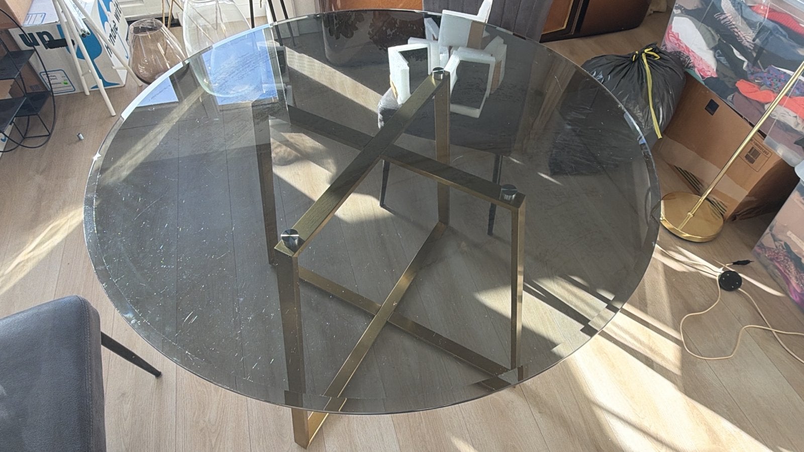 GRATIS MADE eettafel met glazen blad en gouden onderstel, Huis en Inrichting, Ophalen, Gebruikt, 100 tot 150 cm, Rond