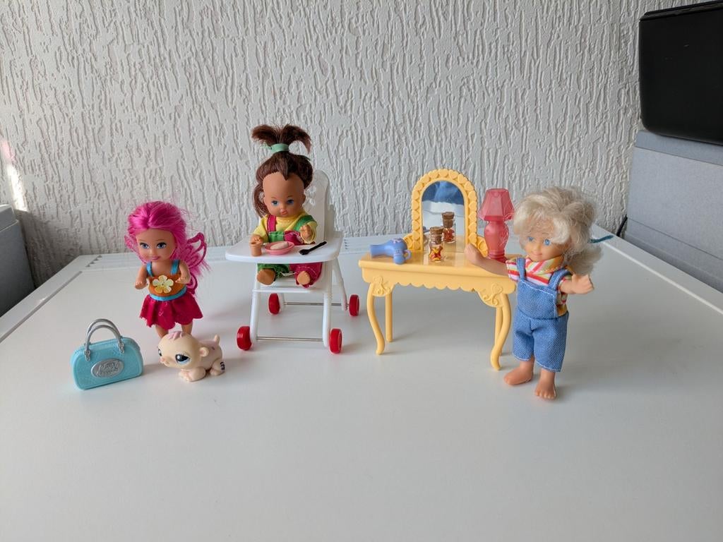 Popjes met attributen voor bij het poppenhuis 🏠, Ophalen of Verzenden, Poppenhuis
