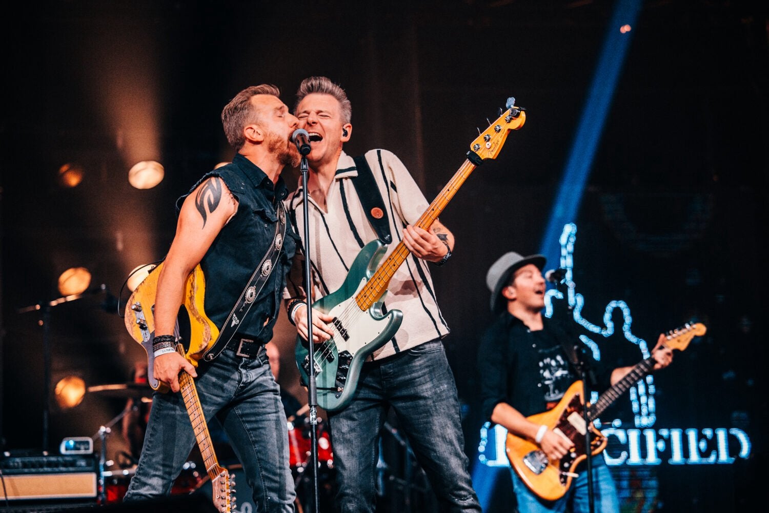 2 kaartjes Brucified Koornbeurs Franeker 30-10, Twee personen, Oktober, Rock of Poprock