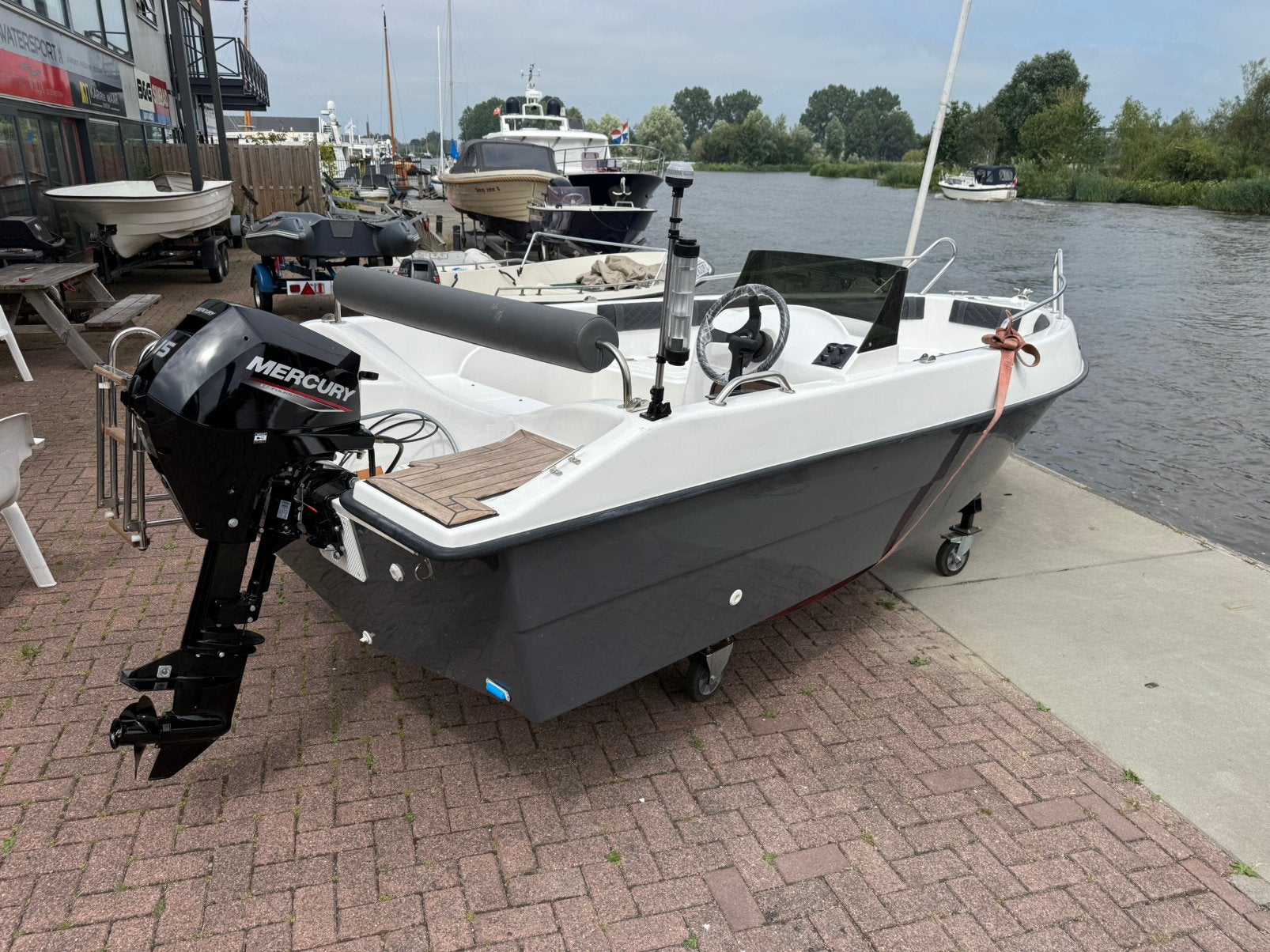 Geheel nieuw set Consoleboot Mercury 15 pk Kanteltrailer, Watersport en Boten, Vis- en Consoleboten, Ophalen, Elektrische start