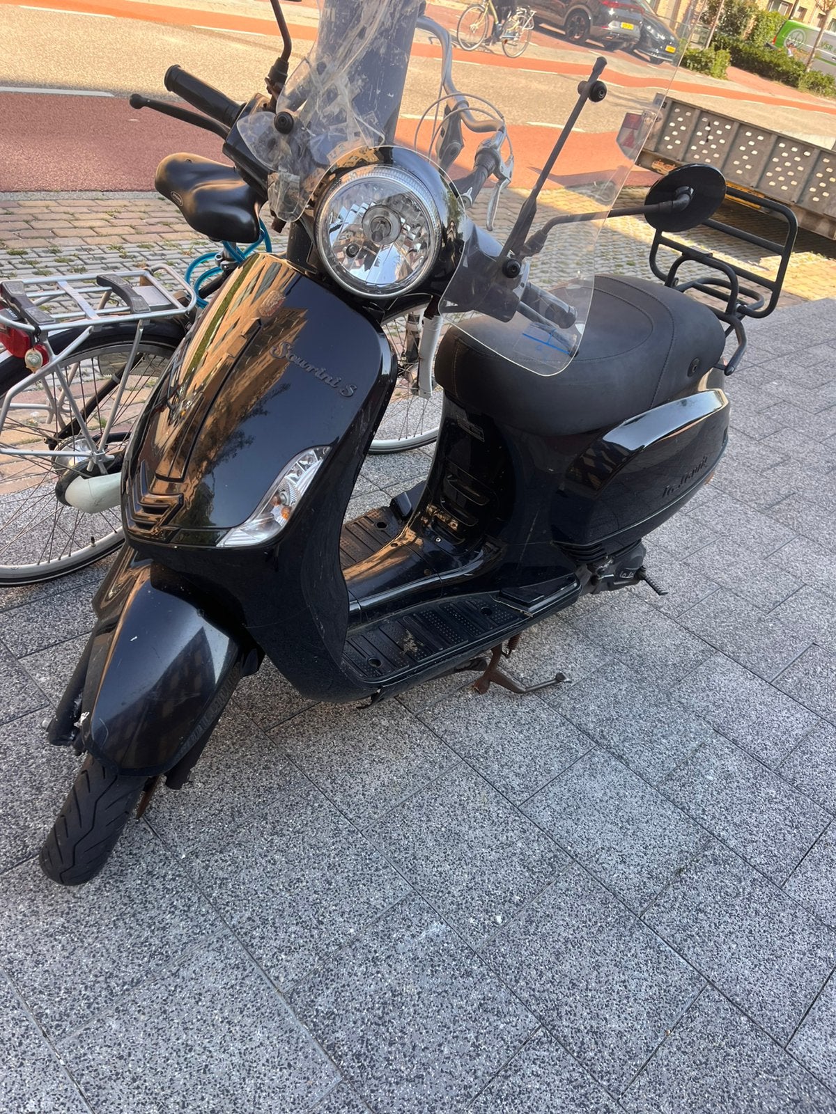 Mooie scooter lasouri, Ophalen, Zo goed als nieuw, Benzine, Overige modellen