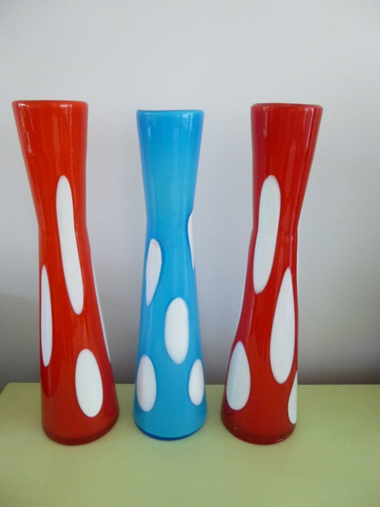 3 hoge vazen uit de sixties; glas met stippen en pointil, Antiek en Kunst, Kunst | Designobjecten, Glas, Verzenden, Vaas, Set