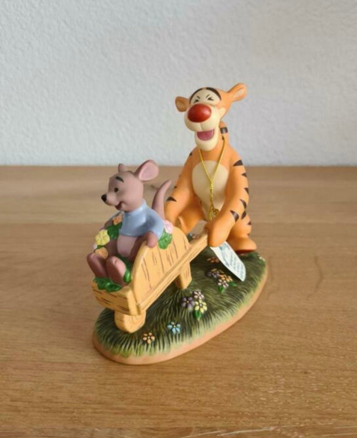 Disney pooh and friends beeldje “springtime is the best time, Ophalen of Verzenden, Winnie de Poeh of vrienden, Zo goed als nieuw