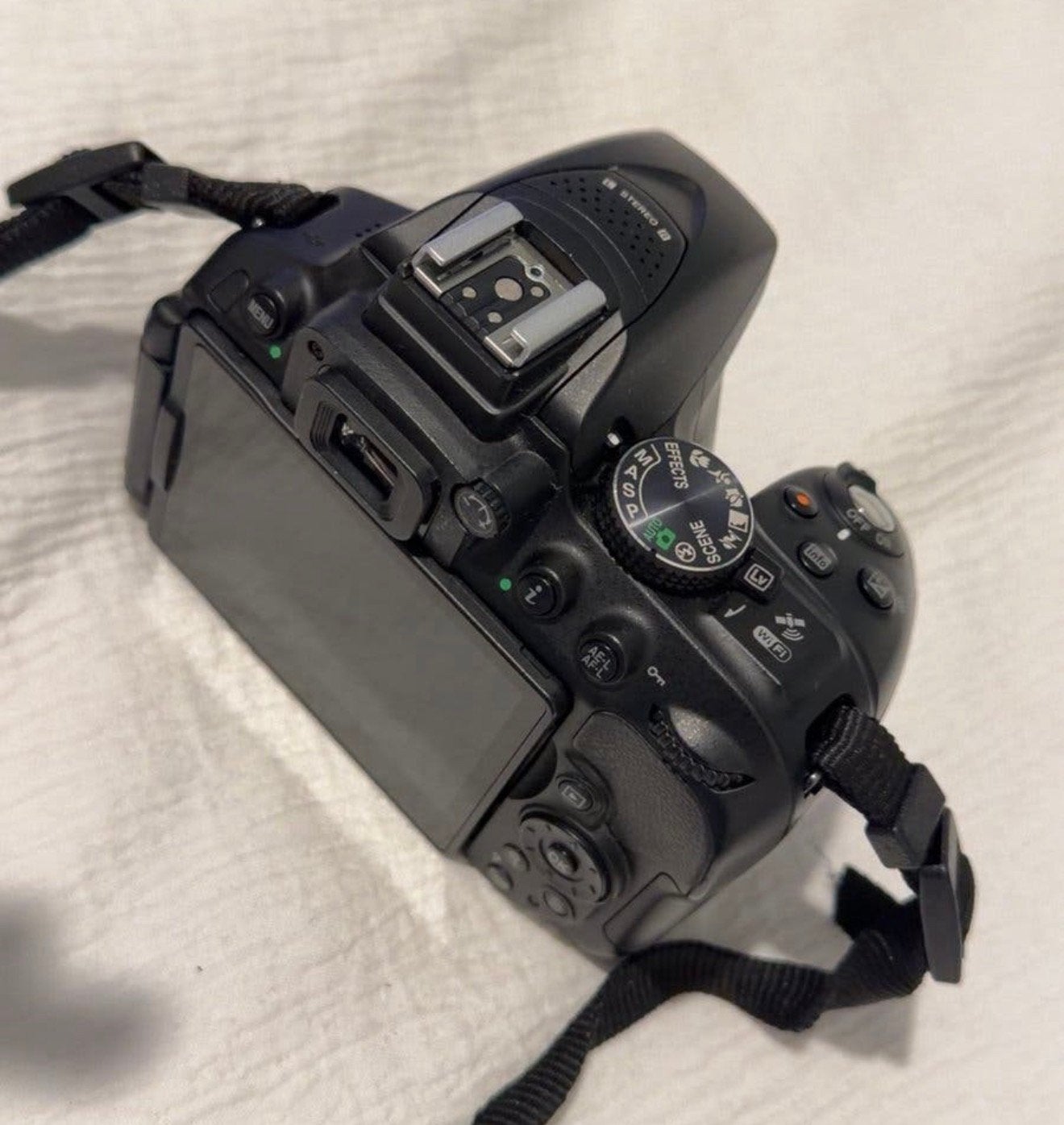 Nikon D5300 body + flitser, Ophalen of Verzenden, Gebruikt