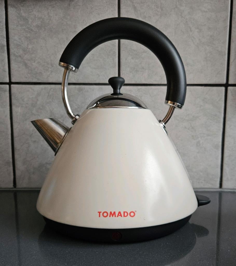Tomado waterkoker, fluitketel - Crème, zo goed als nieuw, Witgoed en Apparatuur, Waterkokers, 1 tot 2 liter, Ophalen, Zo goed als nieuw