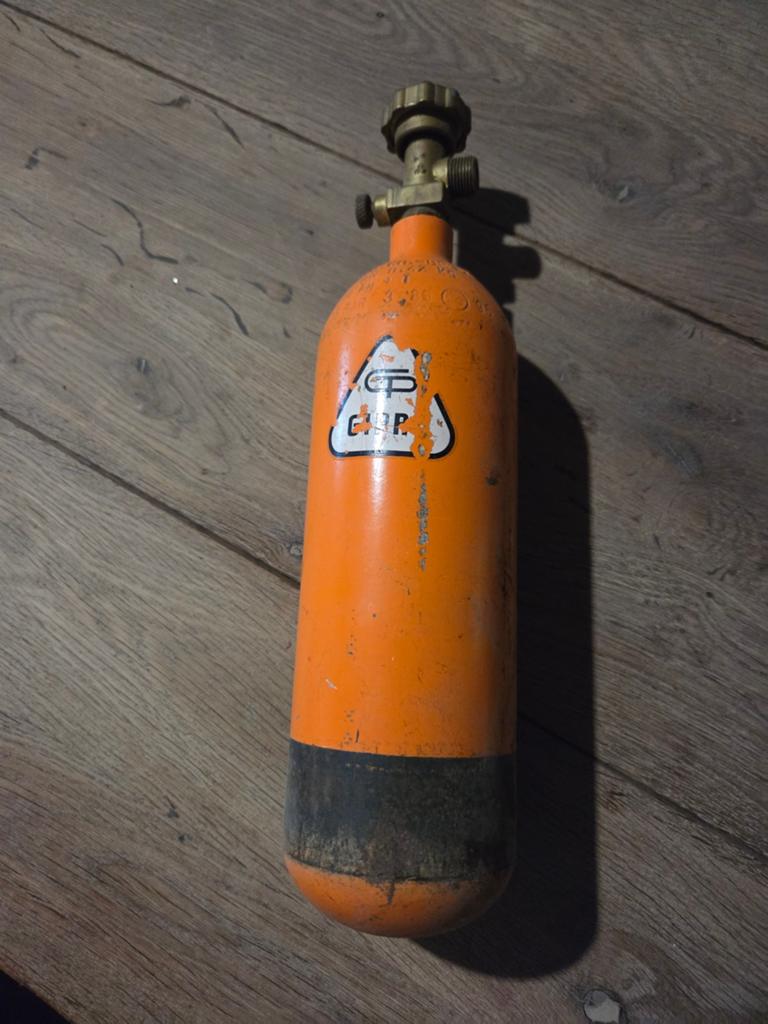 Gasfles  één liter, Ophalen of Verzenden