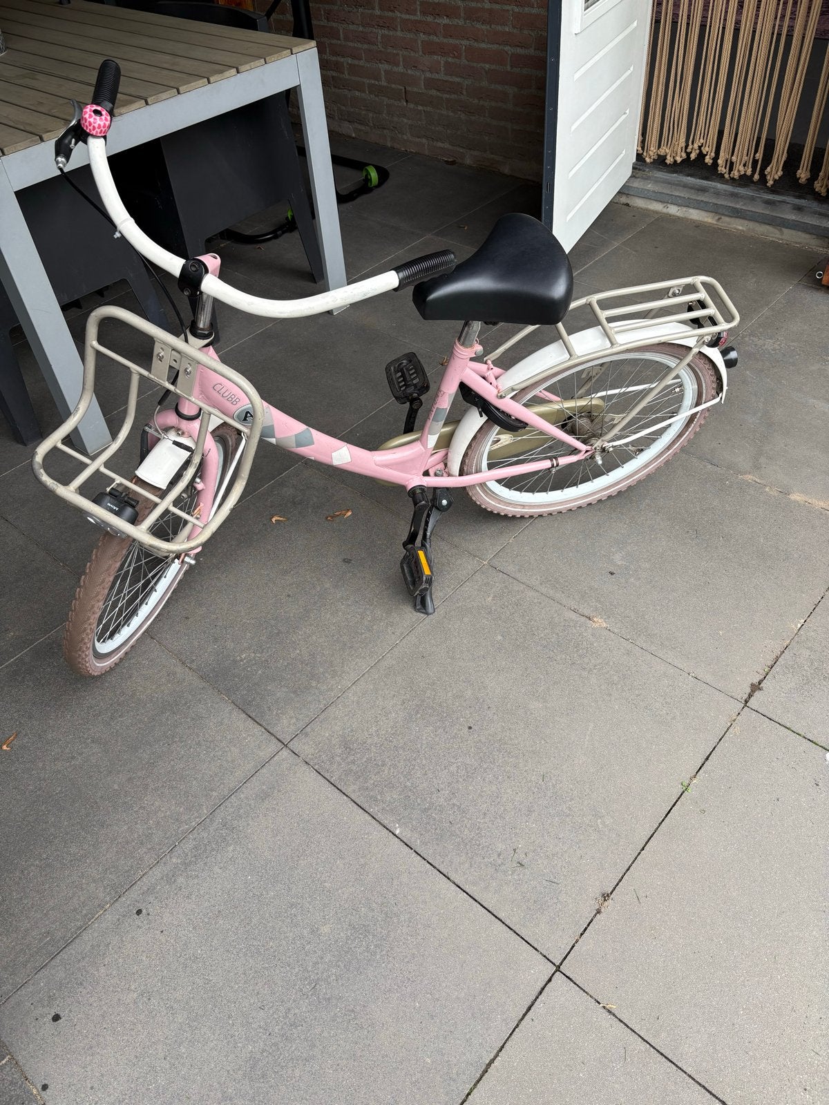 Roze meisjesfiets 22 inch met mandje, Ophalen, Gebruikt, 20 inch of meer