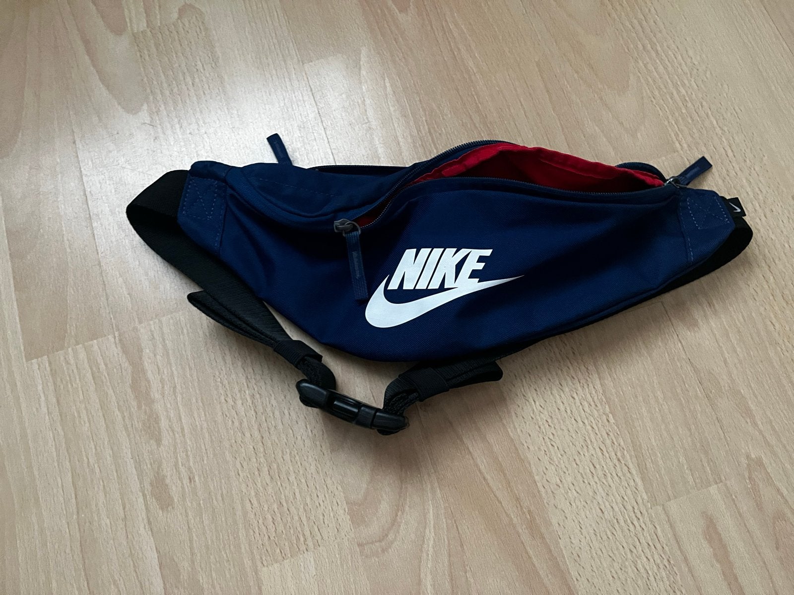 Diverse heuptasjes, Minder dan 30 cm, 25 tot 40 cm, Zo goed als nieuw, Ophalen