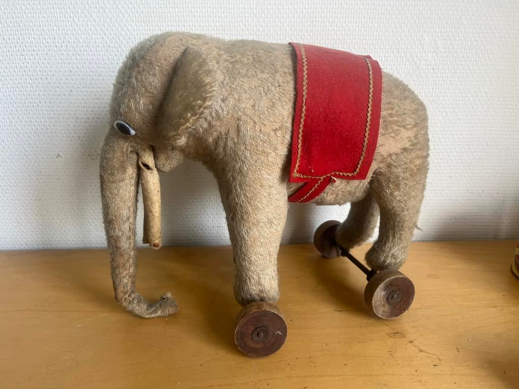 Olifant op wielen, Antiek en Kunst, Antiek | Speelgoed, Ophalen of Verzenden