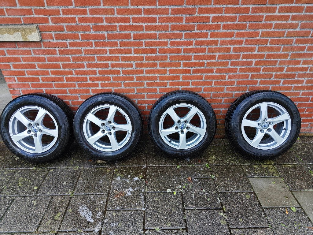 Mooie Volvo Hera velgen 16" met Kumho 205/60/16 banden, Auto-onderdelen, Banden en Velgen, Ophalen, Gebruikt, 16 inch, Banden en Velgen
