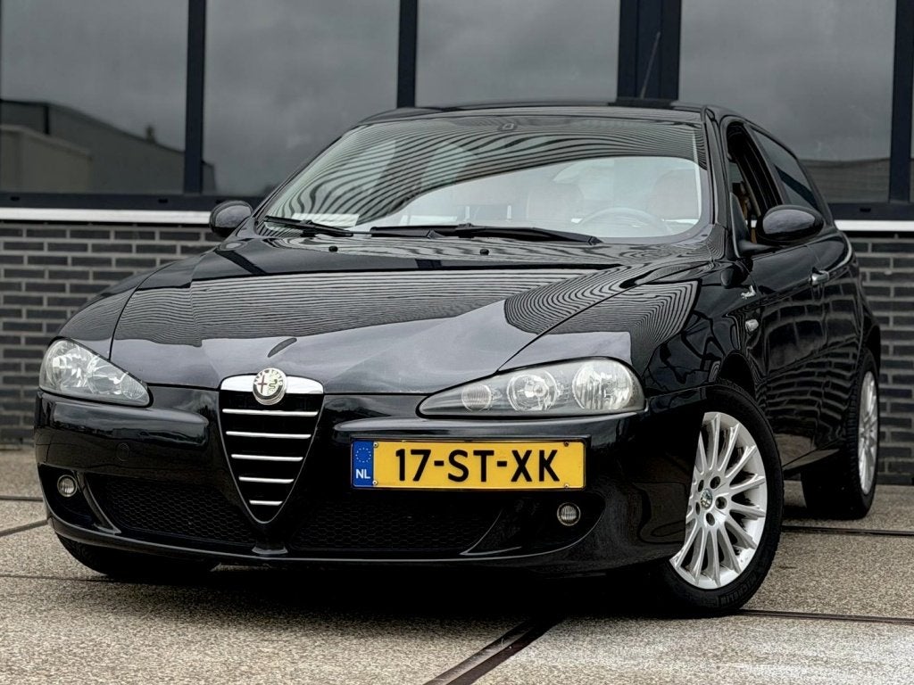 Alfa Romeo 147 1.6 TS Veloce Dist. |Clima |Leder |CruiseC, Auto's, Alfa Romeo, 1195 kg, Gebruikt, 4 cilinders, 400 kg
