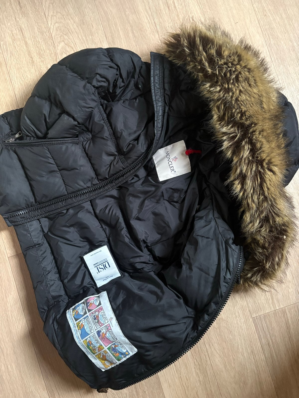 Originele Moncler jas - Unisex - Maat 4 jaar, Ophalen of Verzenden, Zo goed als nieuw, Jongen of Meisje