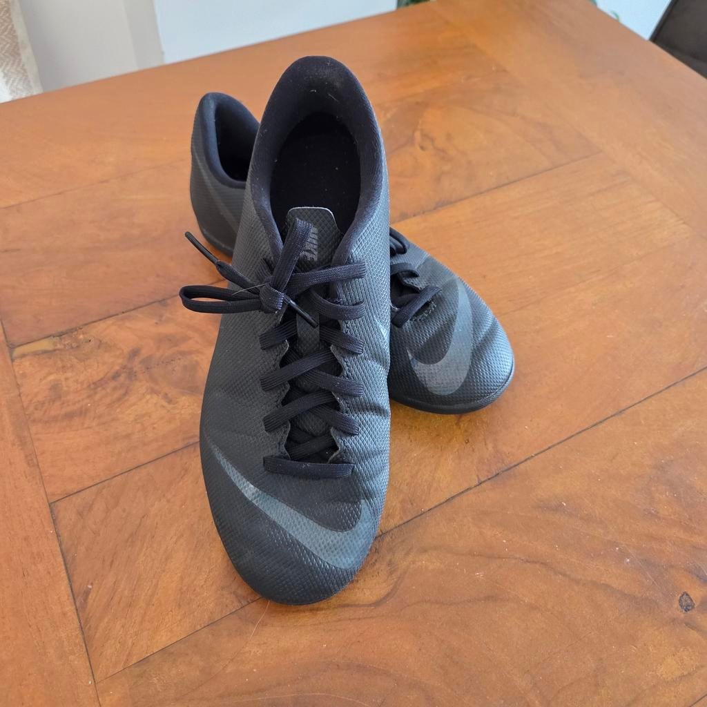 Nike kunstgrasschoenen maat 38,5 - Zo goed als nieuw, Sport en Fitness, Ophalen