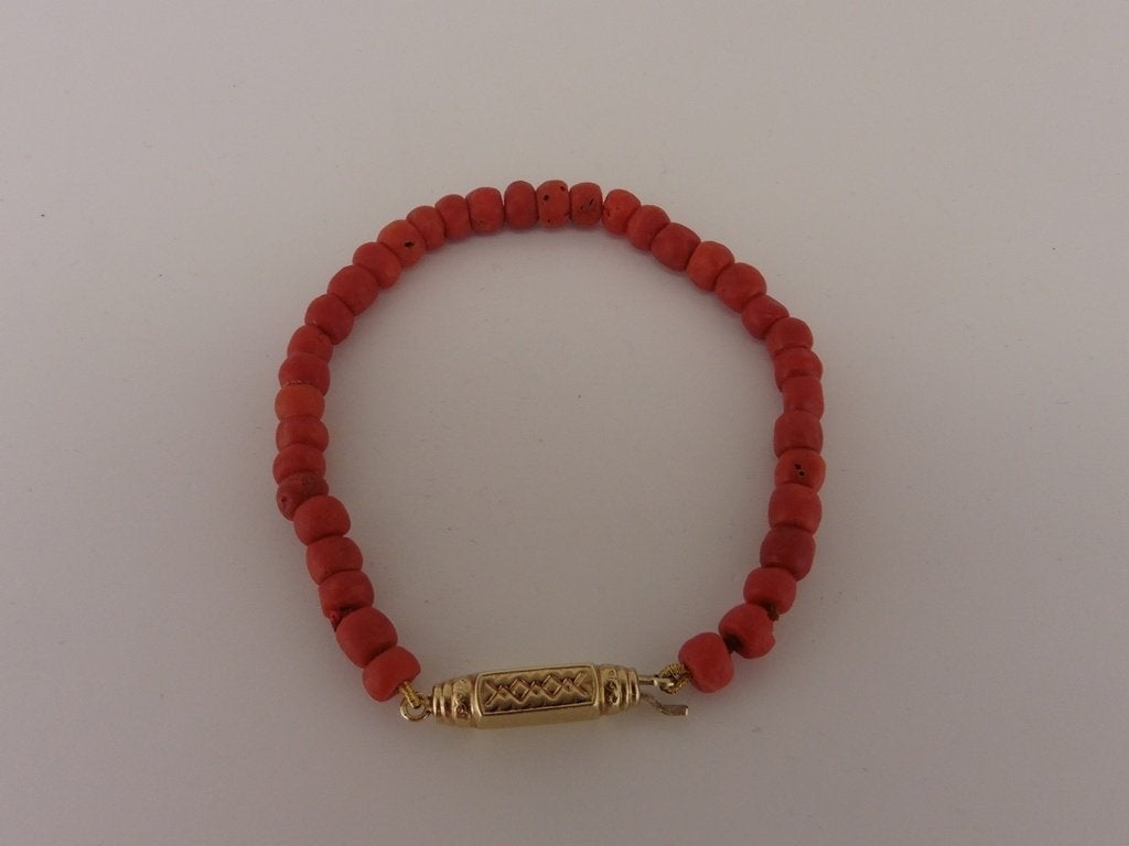 Bloedkoralen armband met gouden slot                     D20, Sieraden, Tassen en Uiterlijk, Antieke sieraden, Ophalen of Verzenden