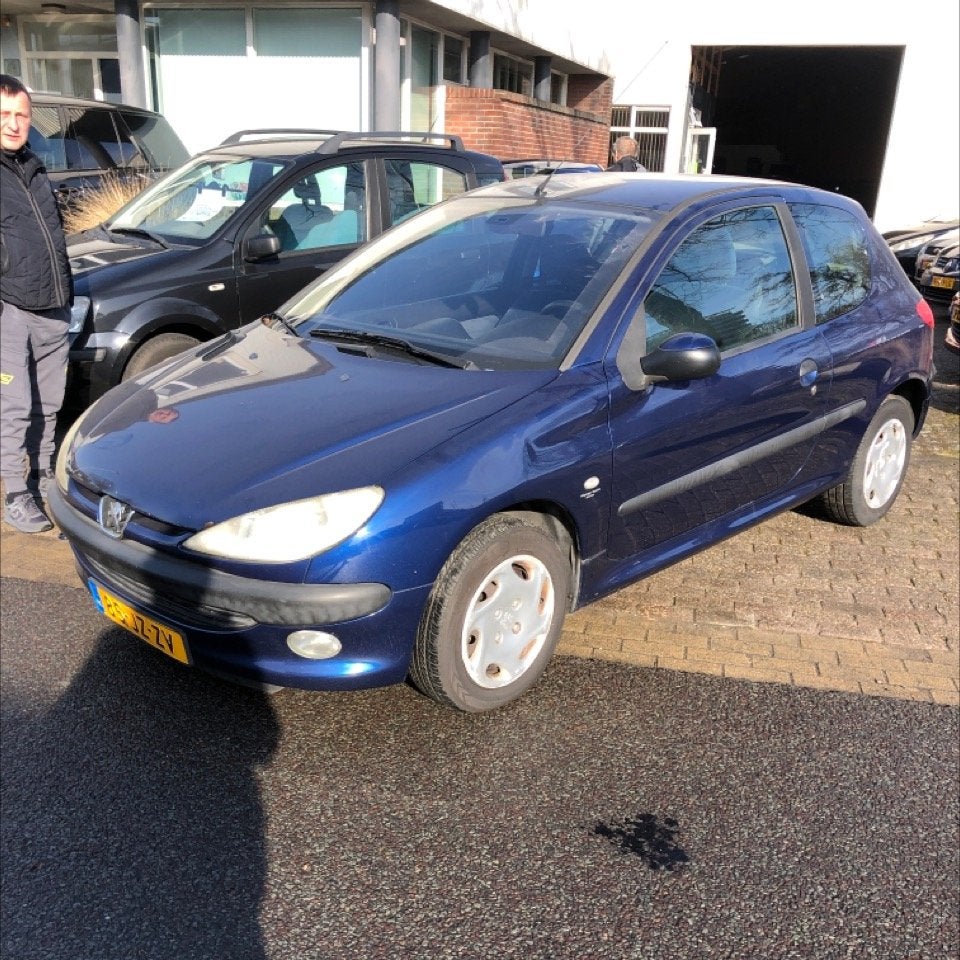 Peugeot 206 1.4 Gentry Apk 02-07-2027 (bj 2002), Voorwielaandrijving, 31 €/maand, 4 cilinders, Elektrische ramen