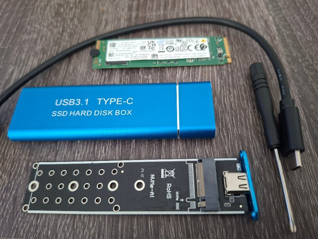 Intel 670P NVME SSD 512 GB met externe behuizing, Computers en Software, Harde schijven, Intern, Ophalen of Verzenden, Zo goed als nieuw