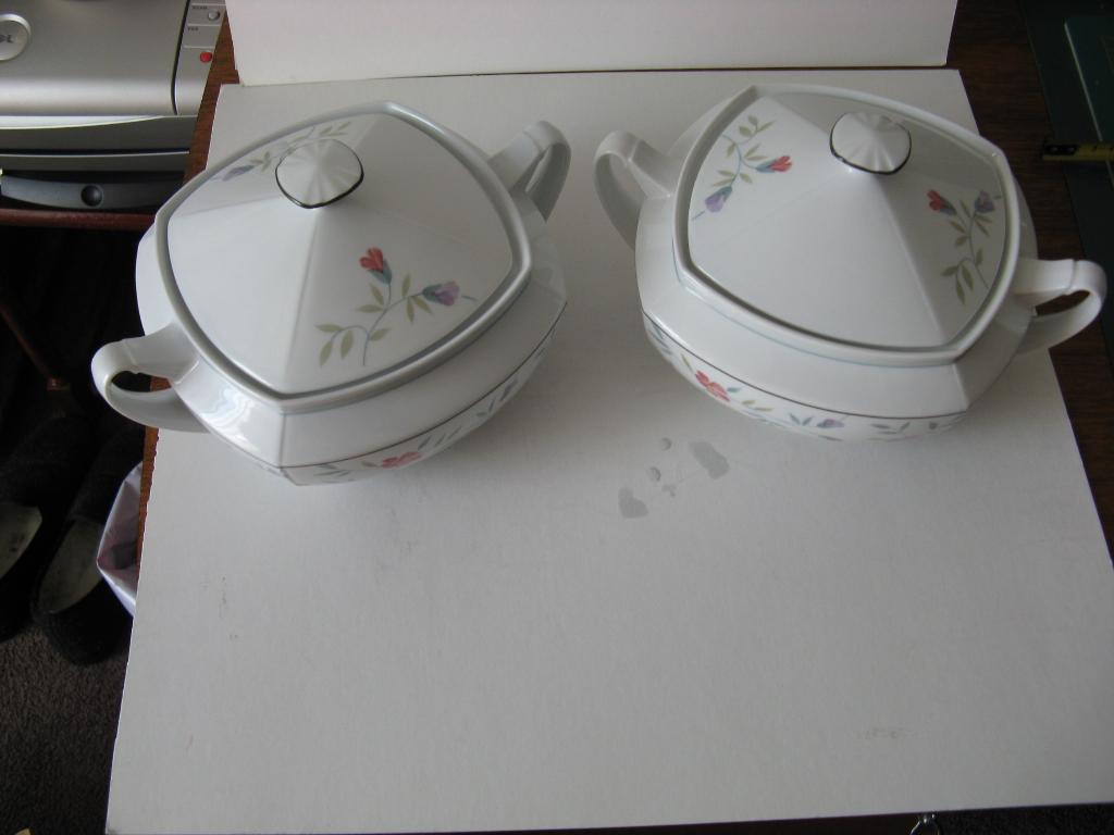 2 dekschalen merk winterling markleuthen bavaria., Ophalen, Zo goed als nieuw, Bord(en), Wedgwood