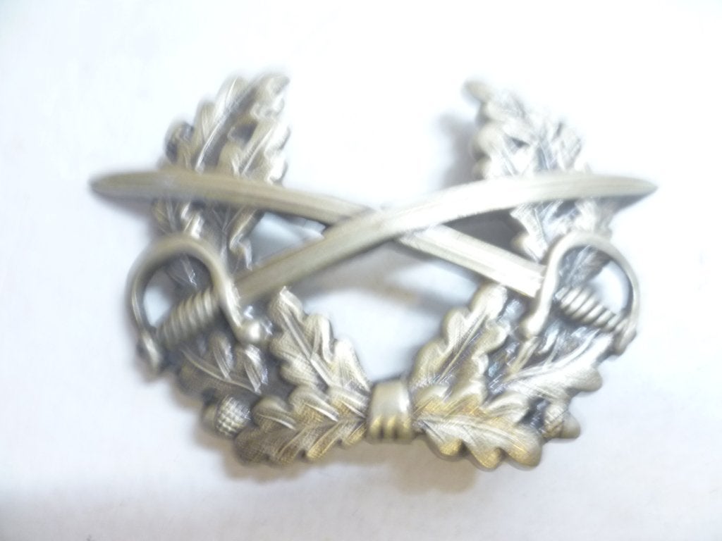 Pet Embleem Duitse Bundeswehr afbeelding 2 kruisende Sabels, Ophalen of Verzenden, Landmacht, Duitsland, Embleem of Badge