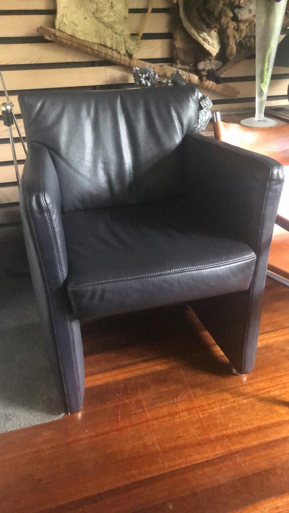 Twee zwarte lederen fauteuils, Ophalen, Gebruikt, Leer, 75 tot 100 cm