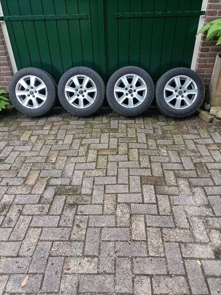 VW Golf V Borbet velgen + Snowtrac banden, Auto-onderdelen, Banden en Velgen, Ophalen, Gebruikt, 15 inch, Banden en Velgen