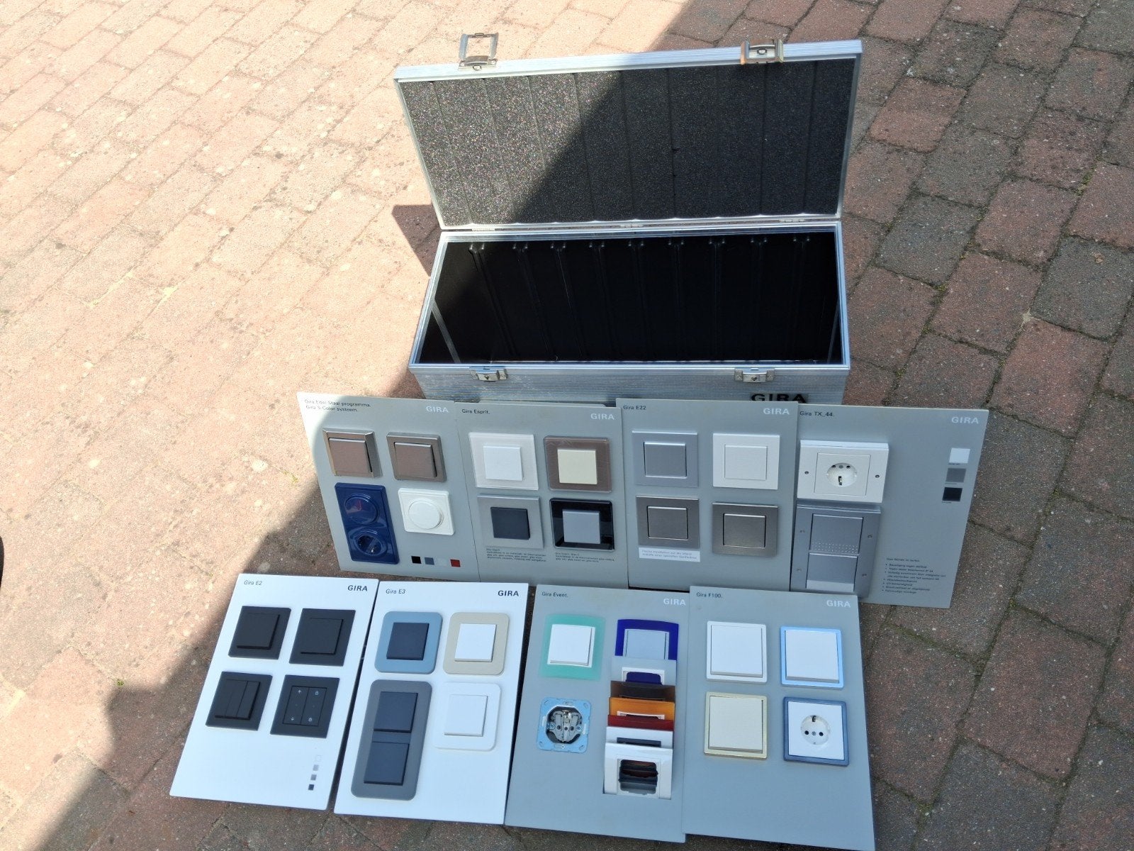 Demokoffers Gira en Busch-Jaeger met dimmers+afdekmateriaa, Ophalen of Verzenden
