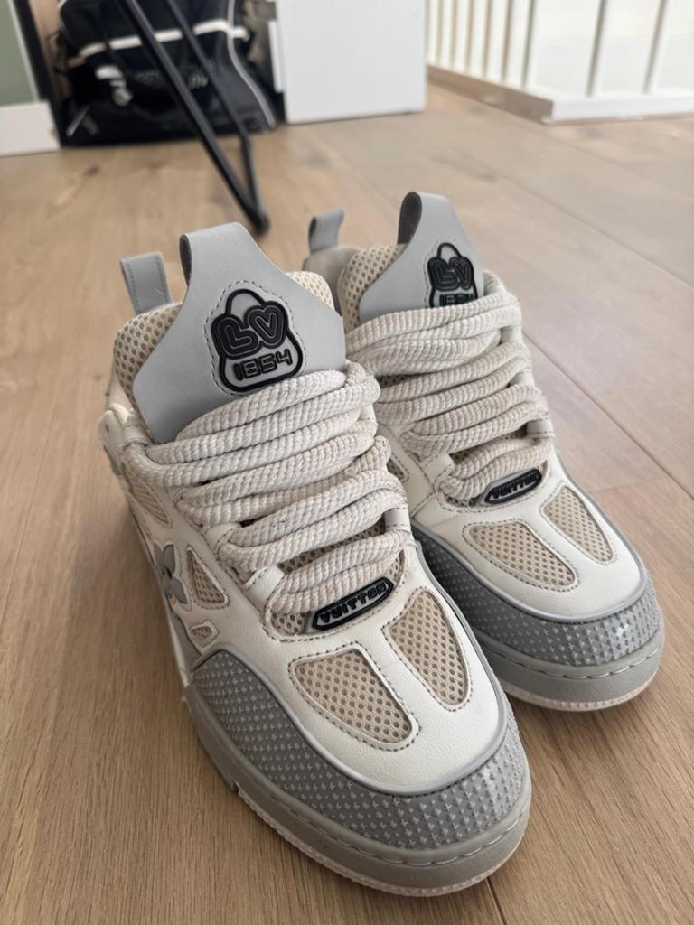 LV skate grijs wit dubbel lace mt 43, Ophalen, Zo goed als nieuw, Wit