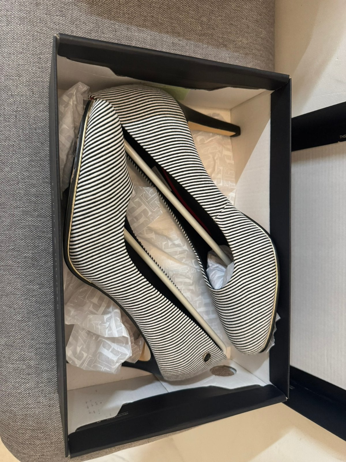 Tommy hilfiger pumps nieuw en ongedragen maat 40, Kleding | Dames, Pumps, Blauw, Nieuw, Ophalen of Verzenden