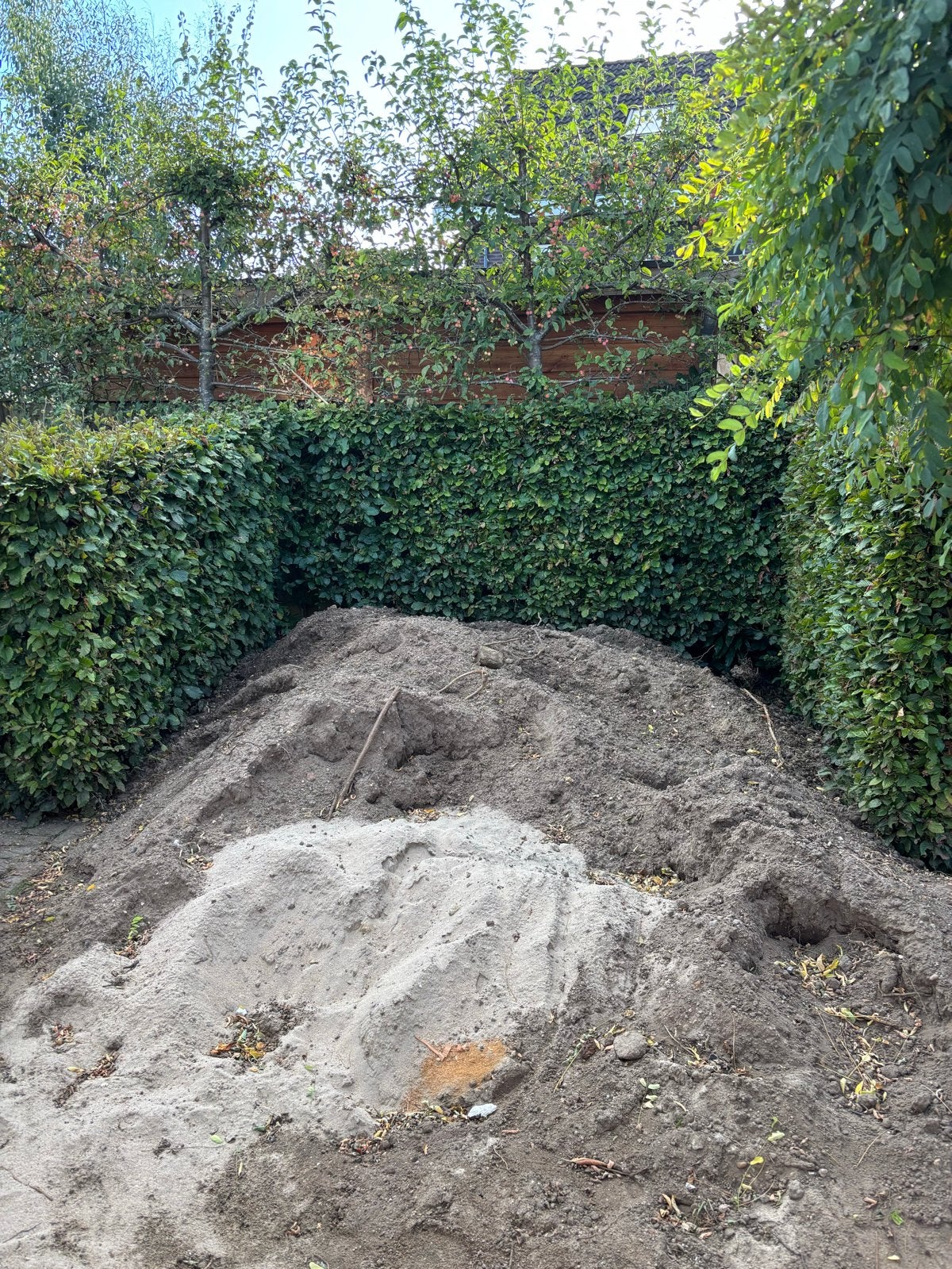 Gratis tuinaarde en ophoogzand van goede kwaliteit, Tuin en Terras, Ophalen, Gebruikt, Ophoogzand