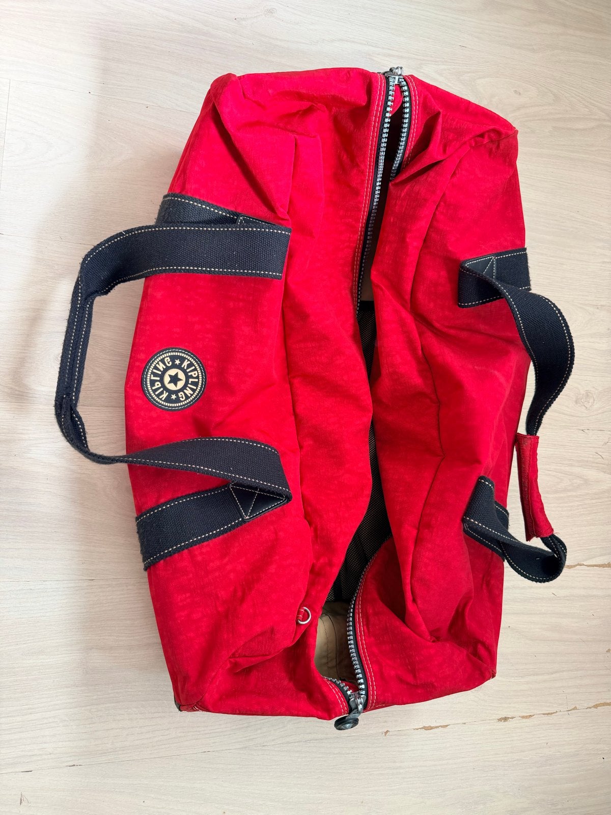 Kipling reiskoffer rood - Handige trolley met wieltjes, Sieraden, Tassen en Uiterlijk, Koffers, Ophalen, 50 tot 60 cm, Zo goed als nieuw