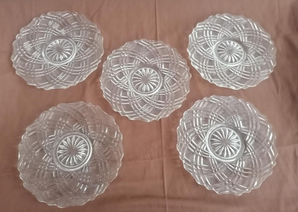 Vintage glazen gebakschotels 5 stuks € 10,00, Huis en Inrichting, Keuken | Servies, Glas of Glazen, Ophalen of Verzenden, Overige stijlen