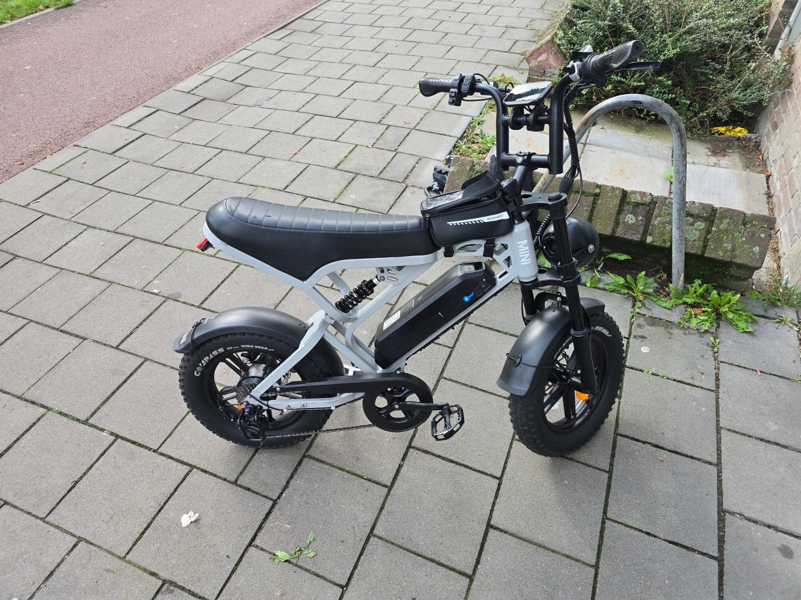 Fatbike mini met alarm, slot, telefoonhouder en tas, Fietsen en Brommers, Ophalen, Zo goed als nieuw, 50 km per accu of meer