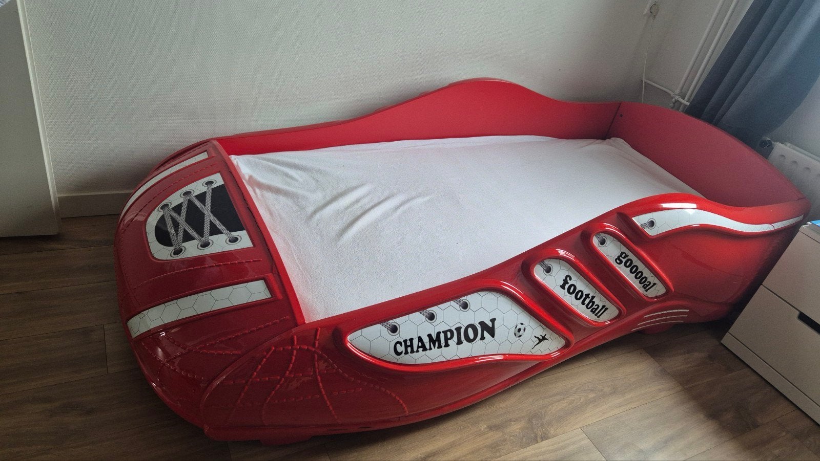 Voetbalschoen bed voor kinderen - Rood, 90x200 cm, Ophalen, Overige materialen, Gebruikt, 90 cm