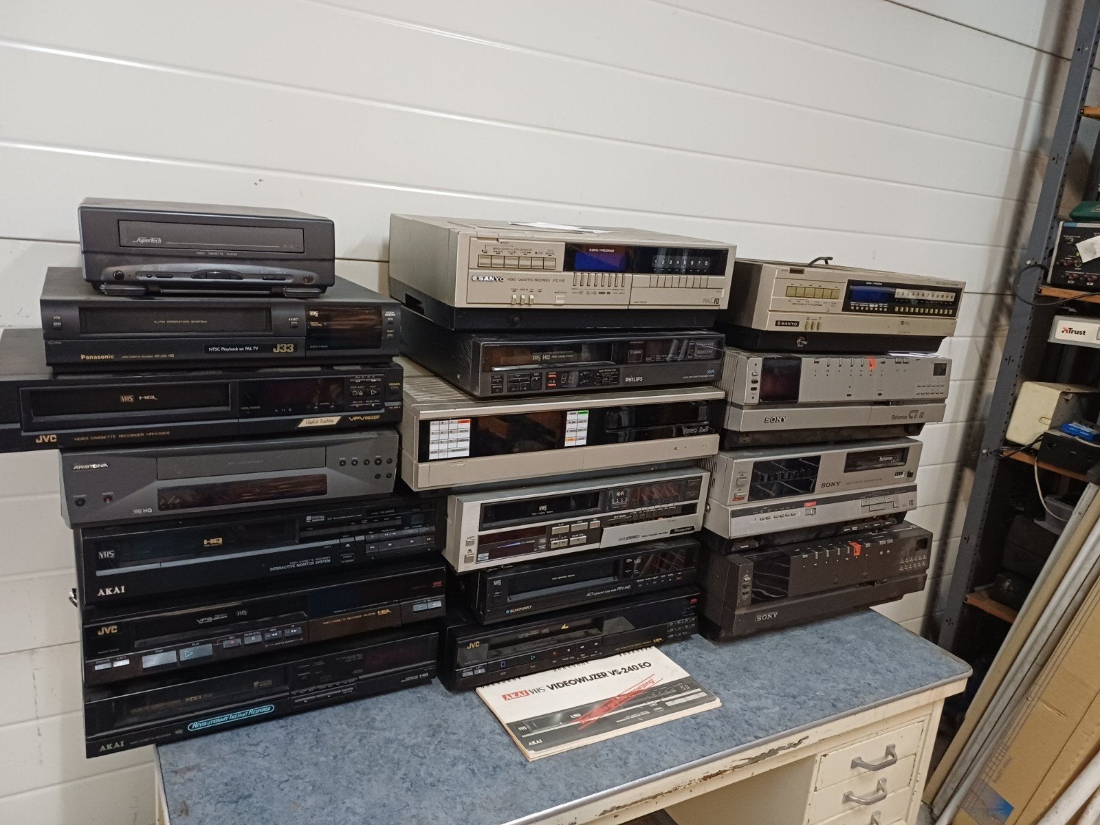 17 videorecorders, Ophalen