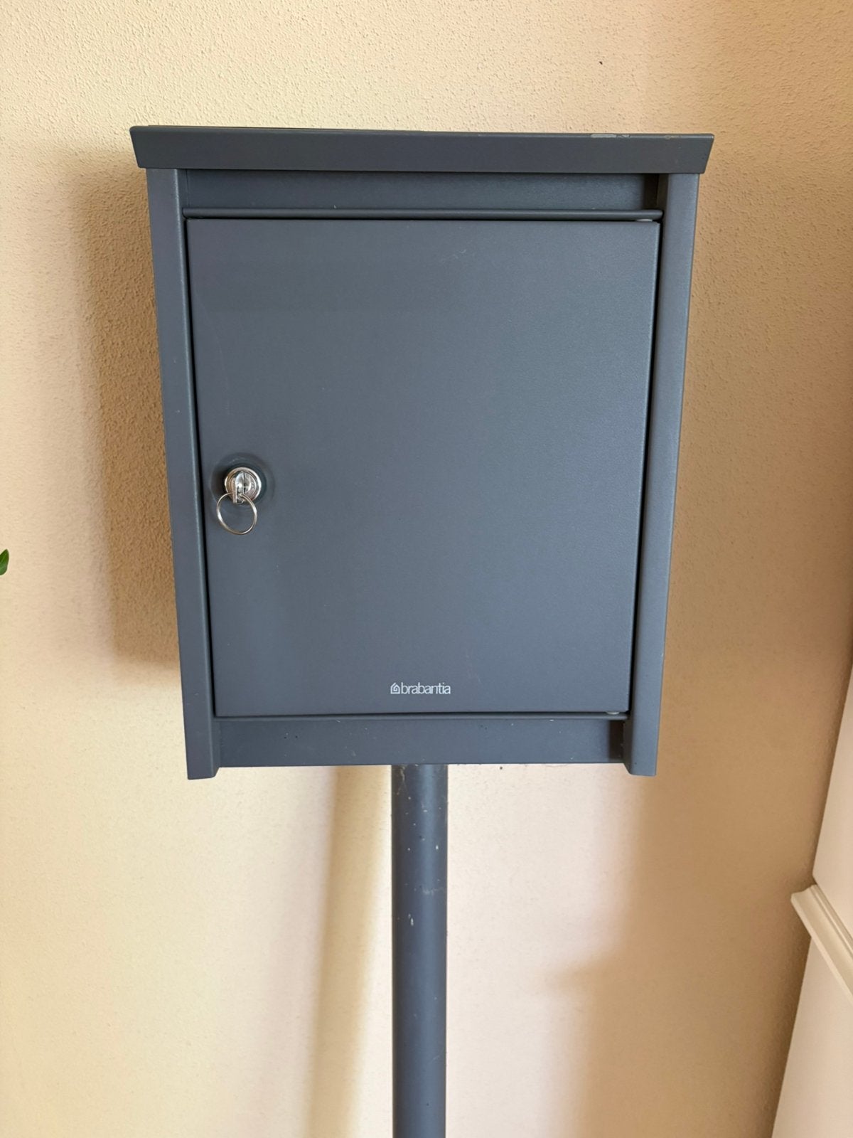 Brabantia brievenbus met paal, Ophalen, Zo goed als nieuw, Staande brievenbus
