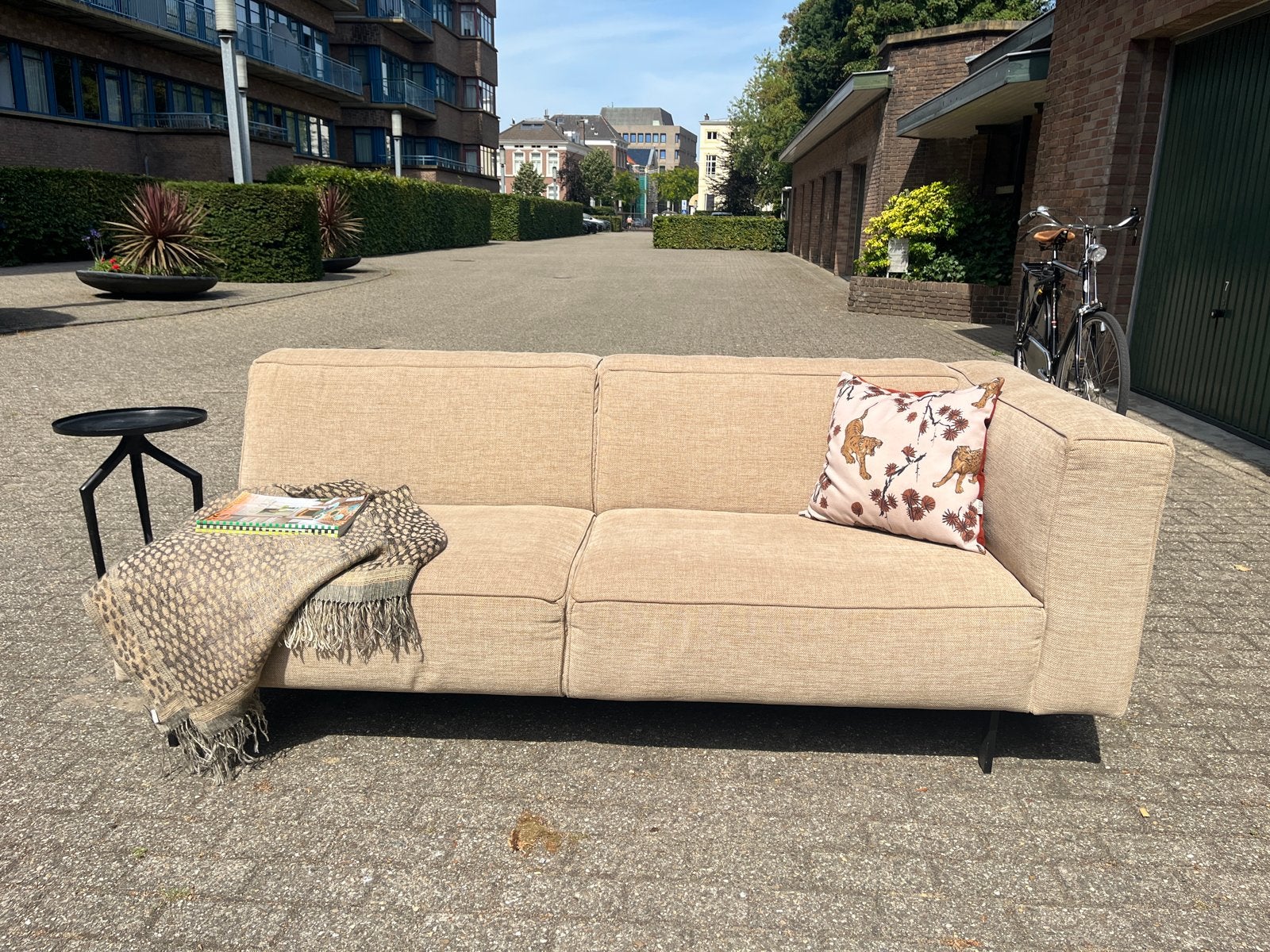 Mooie 2,5-zits bank in nieuwstaat met één leuning, Ophalen, Driepersoons, 75 tot 100 cm, Zo goed als nieuw