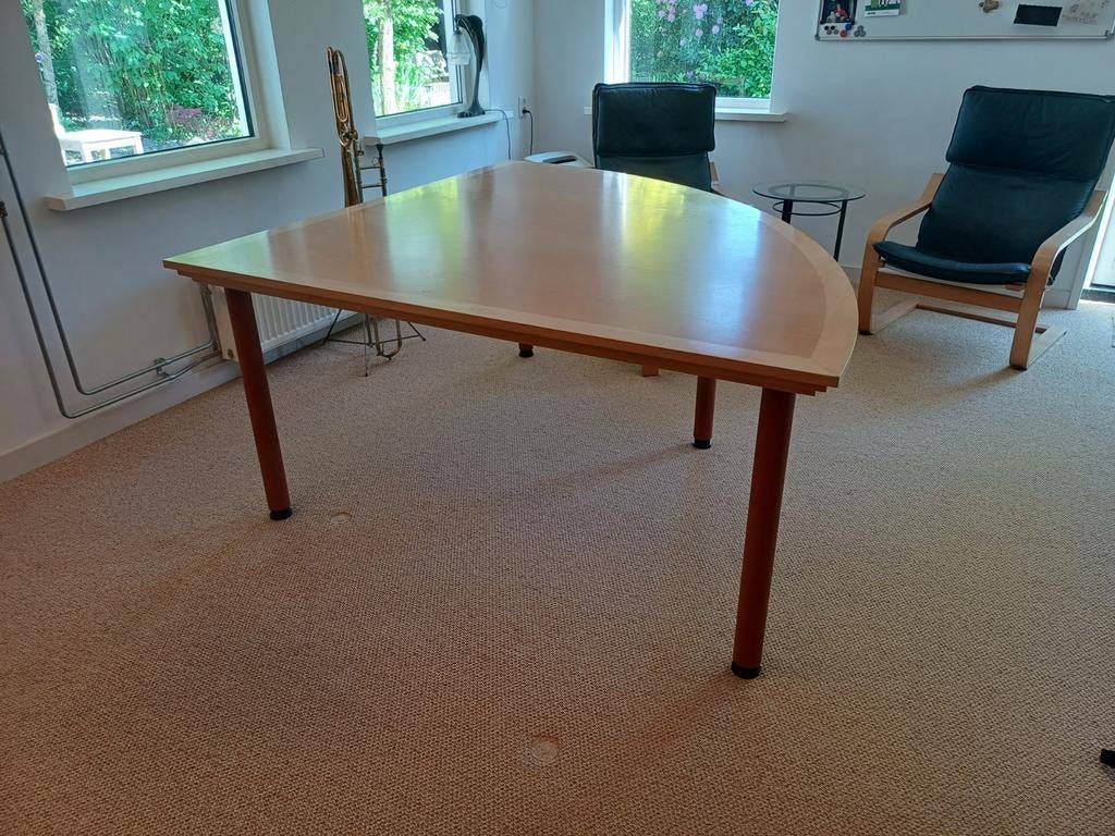 Kwartronde bureautafel, ontwerp John Andriessen, Ophalen, In hoogte verstelbaar, Zo goed als nieuw